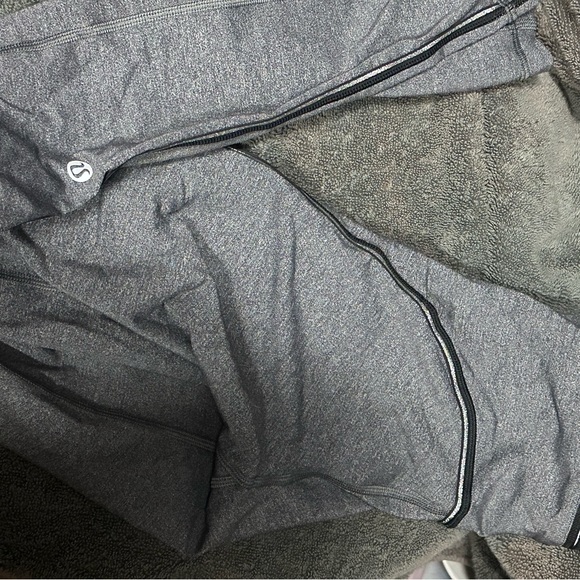 HUGE Lulu lot of leggings, tops and bikers!!!!!!! 8 total pieces! - Picture 8 of 8